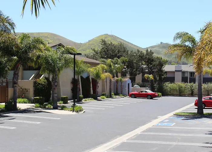 O'Cairns Inn And Suites